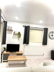 Cozy getaway in heart of warwick