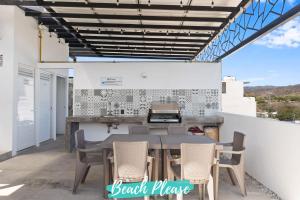 Avelar Condos - 1 Block to Beach with Rooftop Pool