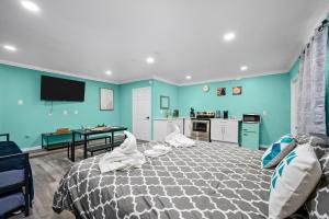 Mins to Midtown Heights Studio Apt with Free Parking