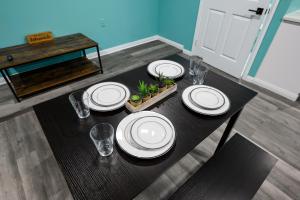 Mins to Midtown Heights Studio Apt with Free Parking