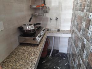 Aggarwal luxury rooms with private kitchen havingutensils, gas and fridge, wifi with android tv, fully air conditioning in cream location of lajpat nagar south delhi