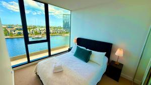Yarra Accommodation Private Apartments & Ensuite Double Rooms, Collins Wharf Waterfront, Docklands