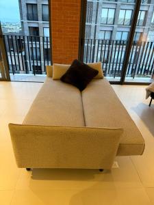 Stylish New Loft in Financial Zone and Downtown