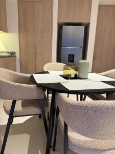 Stylish New Loft in Financial Zone and Downtown