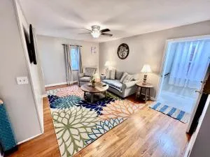 Comfy 2nd Floor Apartment in Quiet Neighborhood 13 Min to Dwntwn - Harrison