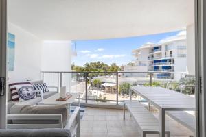 Hervey Bay 50 meters from the beach, 2BR 2BA Apartment in Resort on the Esplanade with 2 Pools, Spa, Gym, and Parking