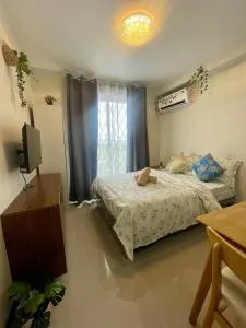 Condo near Airport, CCLEX Balcony Pool View - Basbas