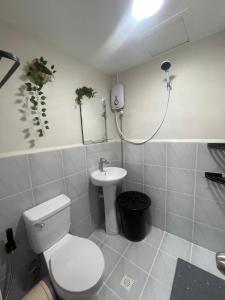 Condo near Airport, CCLEX Balcony Pool View