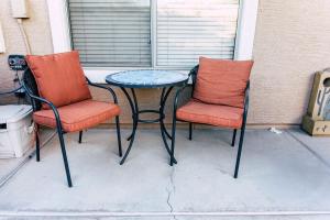 Quiet Gated Community Minutes from Falcon Fld