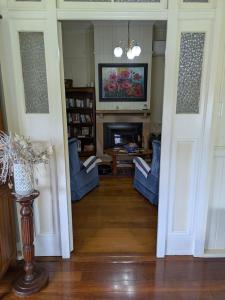 Amiens Cottage. Queenslander, charming, central.