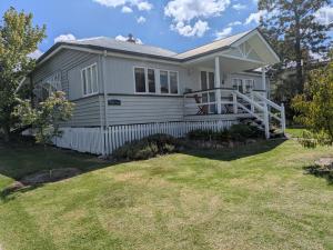 Amiens Cottage. Queenslander, charming, central.
