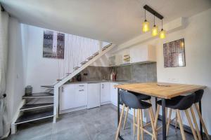 App. Suzette Duplex - 500m FROM THE BEACH