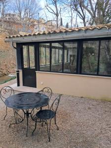 B&B / Chambres d'hotes Le Vieux Moulin de Jouques : photos des chambres