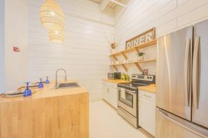 Darlin Downtown Dawghouse