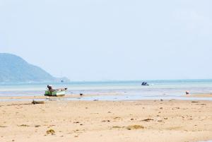 CHEZ MAURICE A RAWAIi