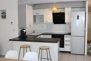 Appartement lesprit de Lourdes, proche sanctuaire et gare, vue sur le château