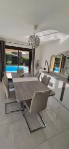 Grande villa avec piscine proche pinède et étang - Istres