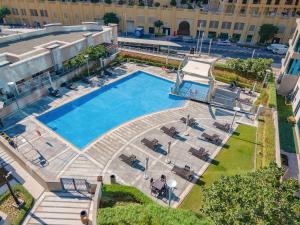 Free housekeeping visits during your stay - StayShort - Stylish 1-Bedroom Apartment Perfect for 4 in JBR Dubai Marina