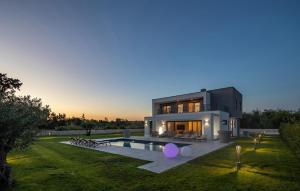 Nice Home In Stancija Paradiz
