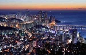 Open Special Korean Style 8 people 5 minutes walk from Jeonpo Station Cafe Street Seomyeon 17minutes from Airport 13 minutes from KTX,1 minute from BIFC