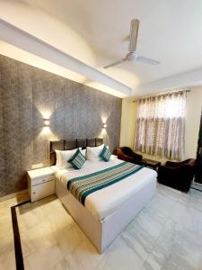 Hotel Khusbu Residency, Green Park Market, South Delhi