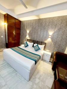 Hotel Khusbu Residency, Green Park Market, South Delhi