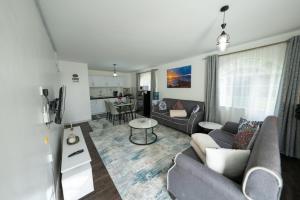 Arabella Luxe Near Waterfront Mall - Karen