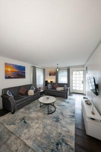 Arabella Luxe Near Waterfront Mall - Karen