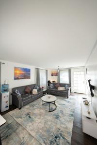 Arabella Luxe Near Waterfront Mall - Karen