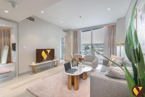 Vogue Condor Star Dubai Marina - Fully Renovated, Brand-New One Bedroom Apartment with Balcony and Infinity Pool Access - 4hvězdičkové hotely ve městě Dubaj