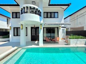 Luxury Pool Villa Jomtien-1 Min to Beach