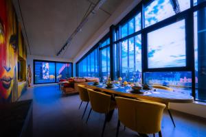 Capsule Penthouse Mons centre