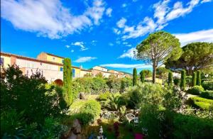 T3 with swimming pool near St Tropez