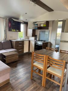 Campings MOBIL-HOMES LES CHARMETTES 4 Etoiles : photos des chambres