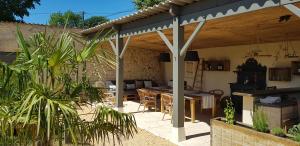 B&B / Chambres d'hotes Maison Reces : Chambre Lit King-Size - Vue sur Piscine 