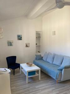 Bright and airy apartment for 2 guests near Marché Provencal