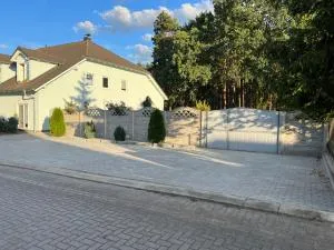 Ferienwohnung im Grünen Monteurzimmer für bis zu 3 Personen - Döbern