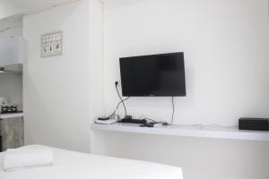 Modern Look Studio Apartment at Grand Asia Afrika By Travelio