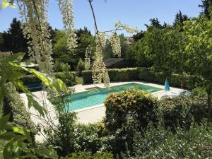 Splendid Provençal Villa with Pool and View