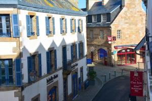 Hotels Hotel du Centre - Chez Janie : Chambre Double - Vue sur Village
