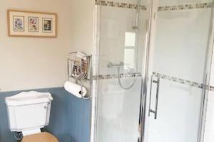 5-Bed Home - Sleeps 12 Pool Garden & Play Area