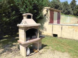 Villas Beautiful Quiet Provencal Farmhouse with Pool : photos des chambres