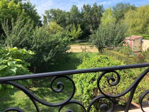 Villas Beautiful Quiet Provencal Farmhouse with Pool : photos des chambres