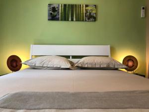 Villas Beautiful Quiet Provencal Farmhouse with Pool : photos des chambres