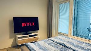 Modern 2BR apartment W 2 balconies, Metro, Helsinki 15min
