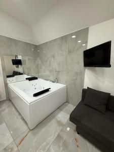 Valentino Suite 36
