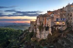 Villas Maisonnette renovee entre mer et montagne avec 4 couchages au coeur du village medieval de Tourrettes sur loup proche st Paul de vence Grasse Gourdon Nice Cannes : photos des chambres