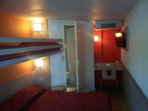 Hotels Premiere Classe Lyon Est Aeroport Saint Exupery : Chambre Triple