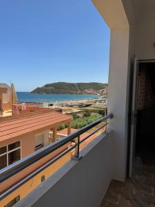 Experience the coastal living in this apartment for daily rent