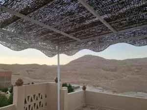 House Mountain - Al Ḩamīdāt